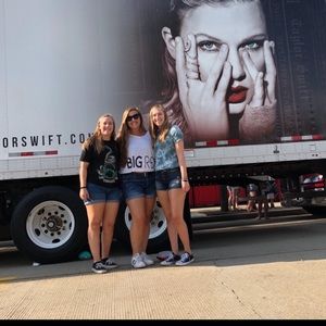 Meet your Posher, Claire